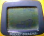 990618